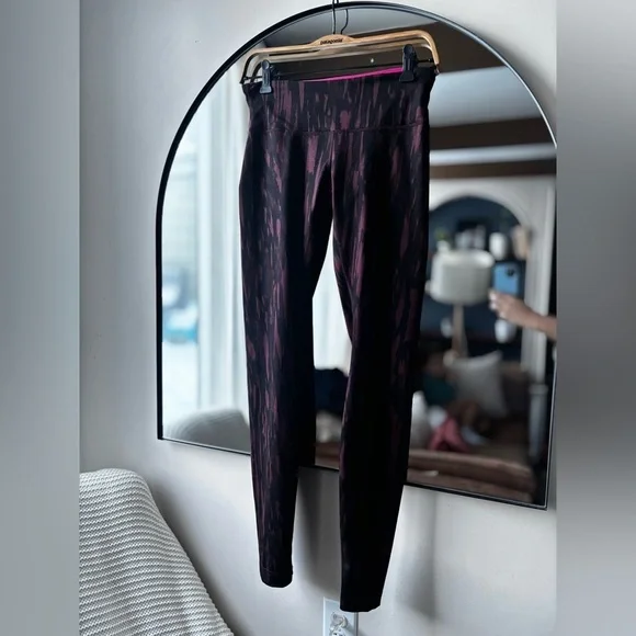 LULU LEMON | winder under high rise tight | size 6 - Picture 4 of 6